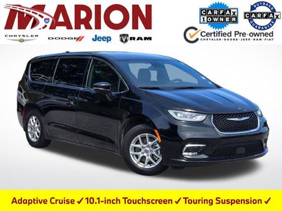 Used 2025 Chrysler Pacifica Select