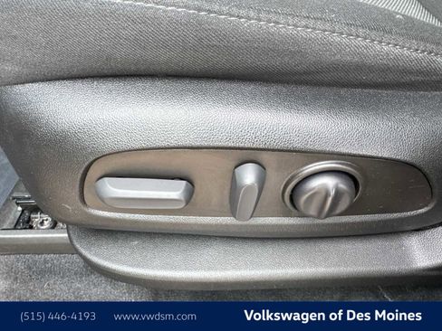 Used 2023 Chevrolet Traverse LT image 24