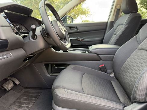 Used 2025 Nissan Pathfinder SV AWD/4WD image 28