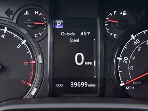 Certified 2024 Toyota 4Runner SR5 Premium image 30