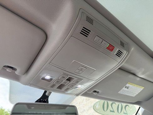 Used 2020 Volkswagen Tiguan SE w/ Panoramic Sunroof Package AWD/4WD image 24