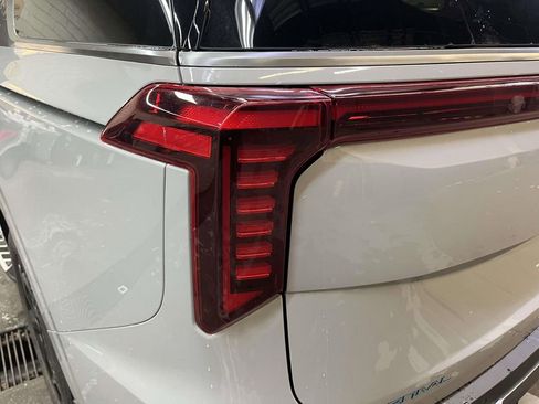 Used 2025 Kia Carnival SX Prestige image 12