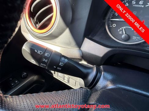 Used 2022 Toyota Tacoma TRD Sport w/ Technology Package image 32