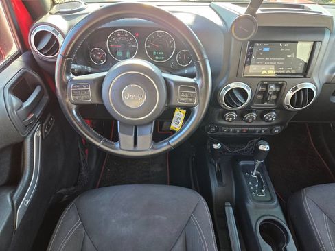 Used 2015 Jeep Wrangler Unlimited Sahara w/ Connectivity Group AWD/4WD image 13
