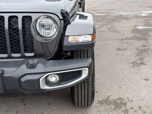 Used 2022 Jeep Gladiator Sport image 11