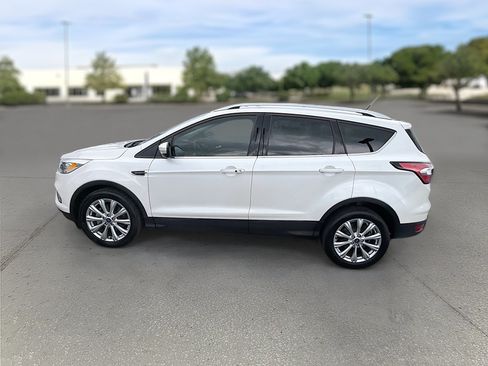 Used 2018 Ford Escape Titanium w/ Ford Safe & Smart Package FWD image 4