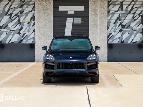 Used 2023 Porsche Cayenne Turbo S AWD/4WD image 3