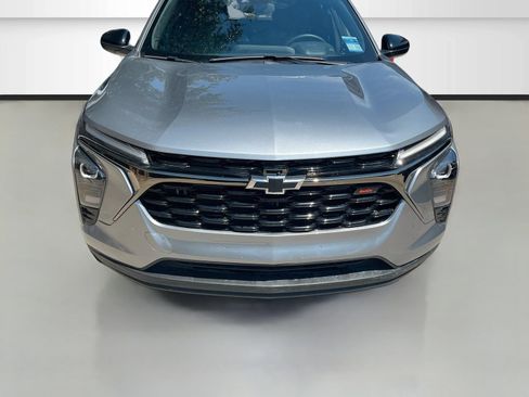 Used 2025 Chevrolet Trax RS w/ Driver Confidence Package FWD image 2