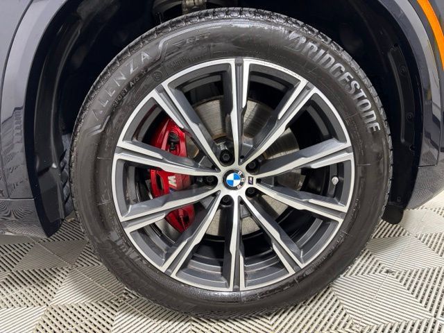 Used 2024 BMW X5 xDrive40i w/ M Sport Package AWD/4WD image 23