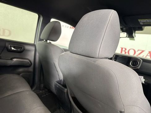 Used 2018 Toyota Tacoma TRD Off-Road image 19