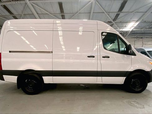 Used 2025 Mercedes-Benz Sprinter 2500 image 5