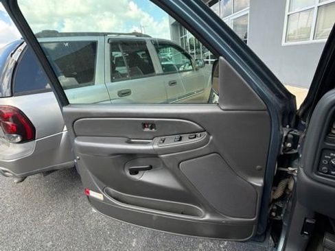 Used 2006 GMC Sierra 1500 SLE w/ Sierra Special Edition RWD image 11
