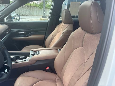 Used 2025 Toyota Grand Highlander AWD Hybrid image 34