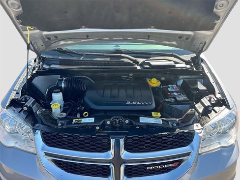 Used 2016 Dodge Grand Caravan SXT image 30