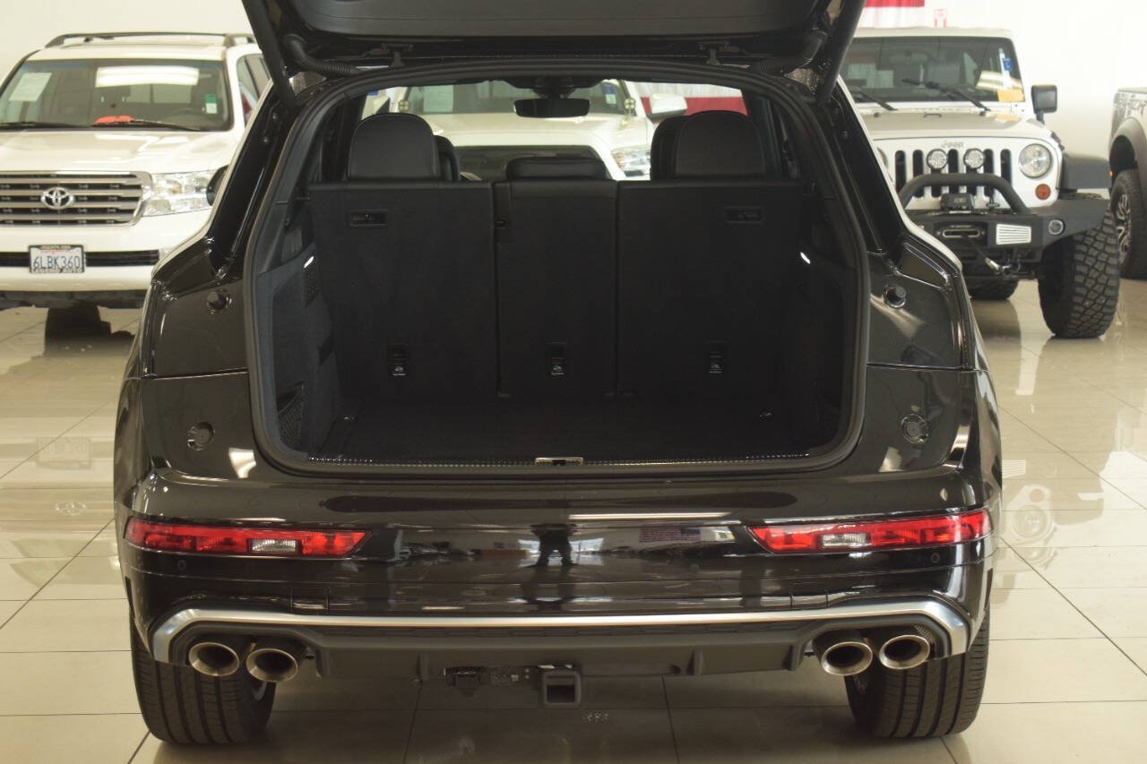 Used 2022 Audi SQ5 Premium Plus w/ Premium Plus Package AWD/4WD image 17