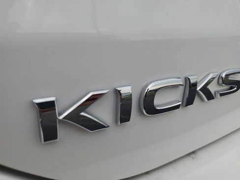 New 2025 Nissan Kicks Play S image 31