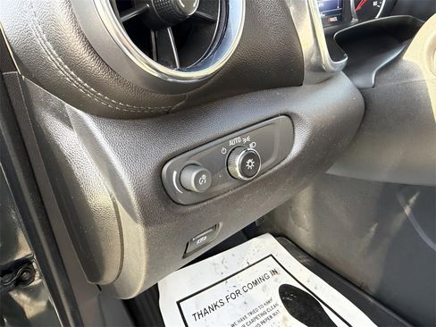 Used 2019 Chevrolet Blazer LT image 17