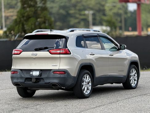 Used 2015 Jeep Cherokee Latitude w/ Comfort/Convenience Group FWD image 9