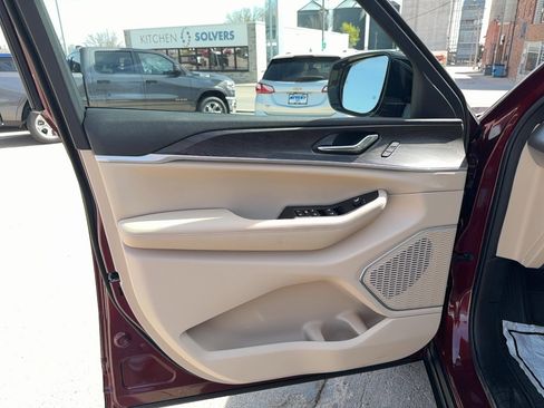 New 2026 Jeep Grand Cherokee L Limited w/ Limited Altitude Package AWD/4WD image 9