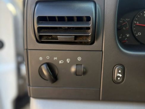 Used 2005 Ford F250 XLT image 8