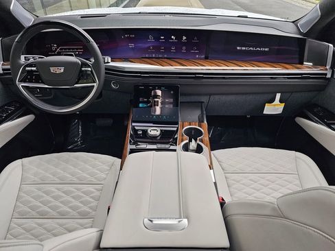 New 2026 Cadillac Escalade ESV Platinum Sport image 19