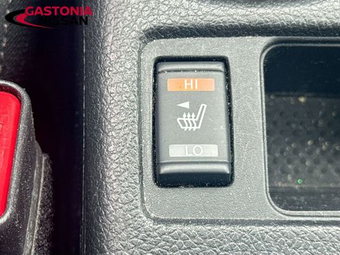 Used 2018 Nissan Rogue SV w/ Premium Package image 27