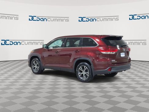 Used 2019 Toyota Highlander LE image 6