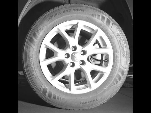 Used 2018 Jeep Cherokee Latitude Plus w/ Trailer Tow Group AWD/4WD image 11