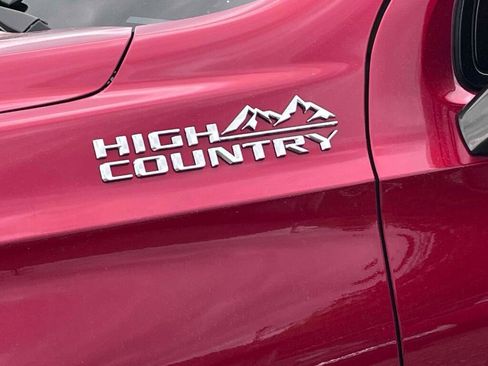 Used 2021 Chevrolet Suburban High Country AWD/4WD image 14