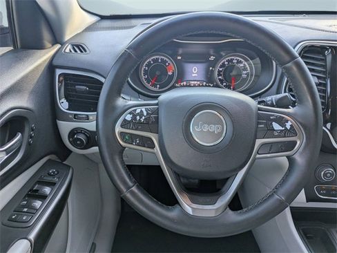 Used 2019 Jeep Cherokee Limited image 20