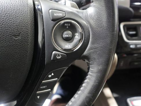 Used 2017 Honda Pilot Touring image 41