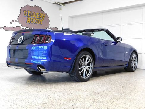 Used 2013 Ford Mustang GT Premium w/ Electronics Pkg RWD image 10