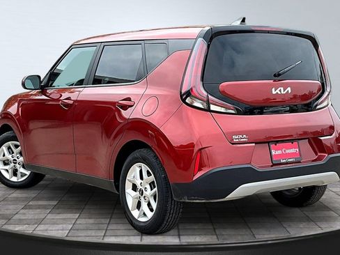 Used 2025 Kia Soul LX w/ LX Technology Package FWD image 5
