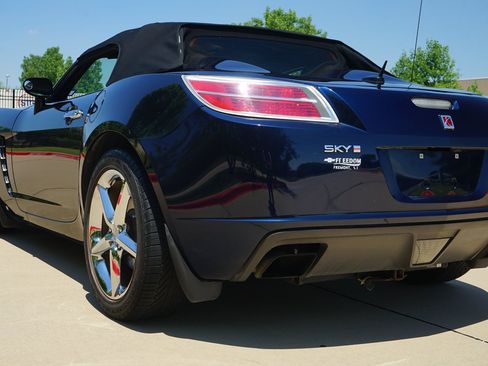 Used 2008 Saturn Sky Red Line RWD image 9