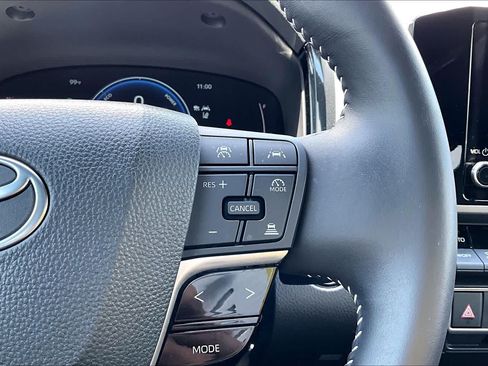 Used 2025 Toyota Camry SE w/ Convenience Package FWD image 24