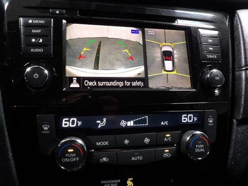 Used 2019 Nissan Rogue SV w/ Premium Package image 17