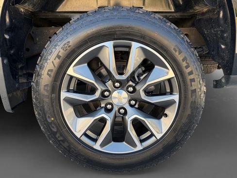 Used 2023 Chevrolet Silverado 1500 LT AWD/4WD image 11