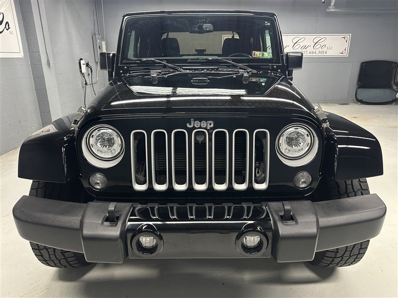 Used 2018 Jeep Wrangler Sahara w/ Connectivity Group AWD/4WD image 10