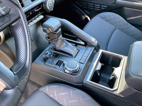 Certified 2025 Toyota Tacoma SR5 AWD/4WD image 16