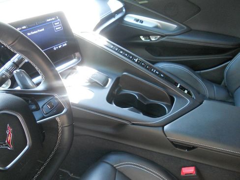 Used 2022 Chevrolet Corvette Stingray Convertible w/ Z51 Performance Package image 16