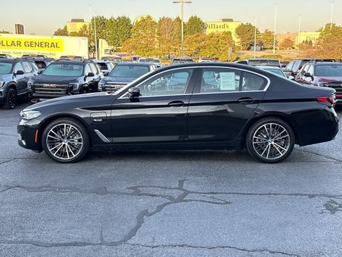 Used 2023 BMW 530e w/ Premium Package image 11