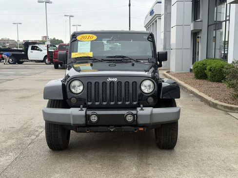 Used 2010 Jeep Wrangler Sahara AWD/4WD image 17