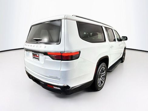 Used 2023 Jeep Wagoneer L Series II AWD/4WD image 6