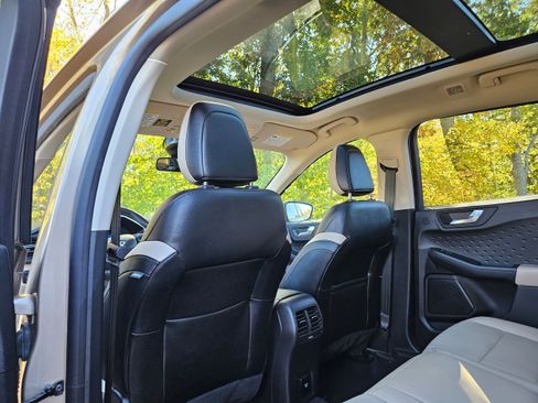 Certified 2020 Ford Escape Titanium image 9