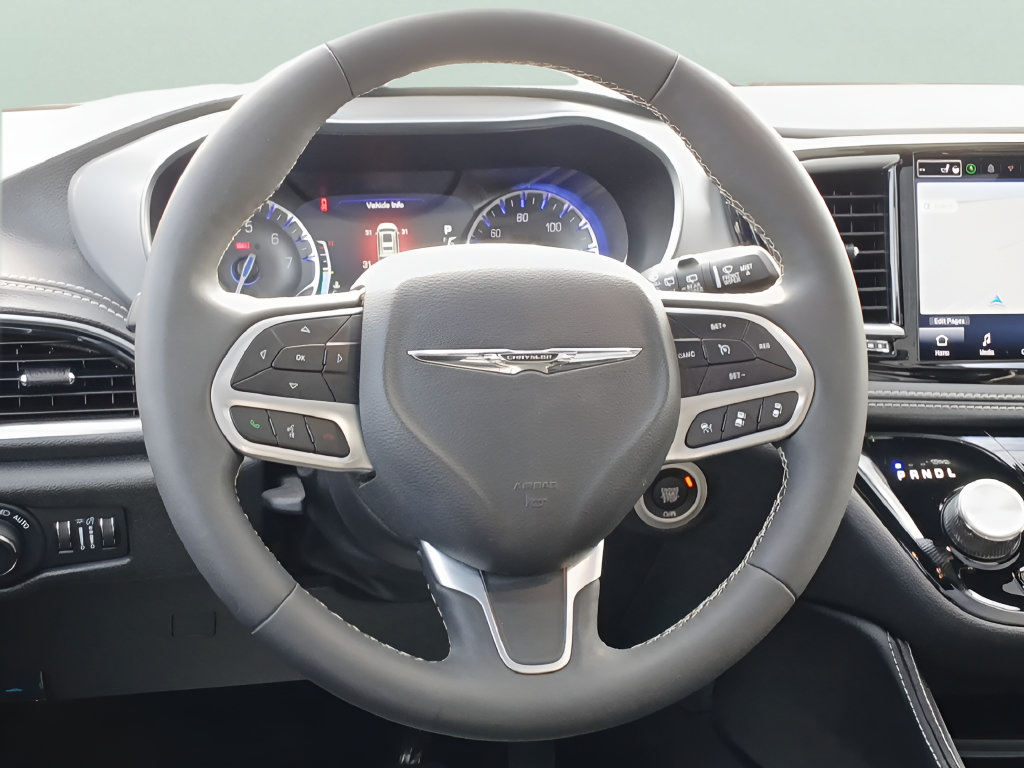 Used 2026 Chrysler Pacifica Limited FWD image 14