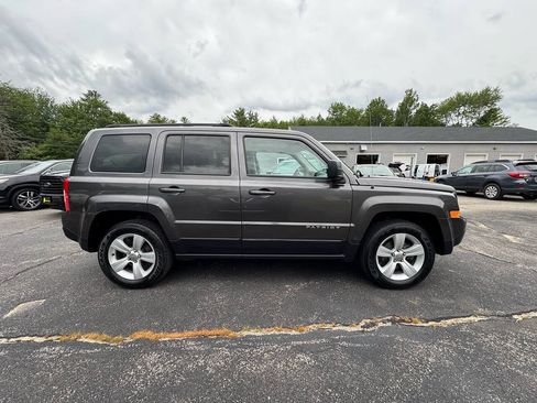 Used 2017 Jeep Patriot Latitude w/ Sun/Sound Group AWD/4WD image 10