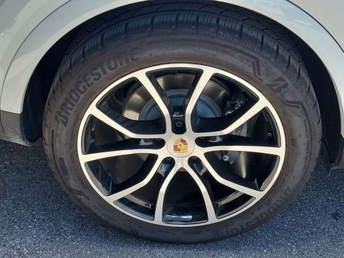 New 2025 Porsche Cayenne image 14