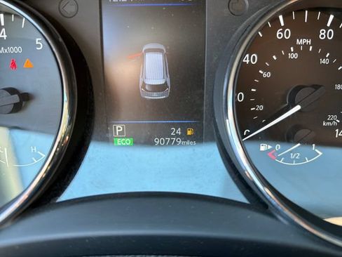 Used 2020 Nissan Rogue SV w/ Premium Package FWD image 19