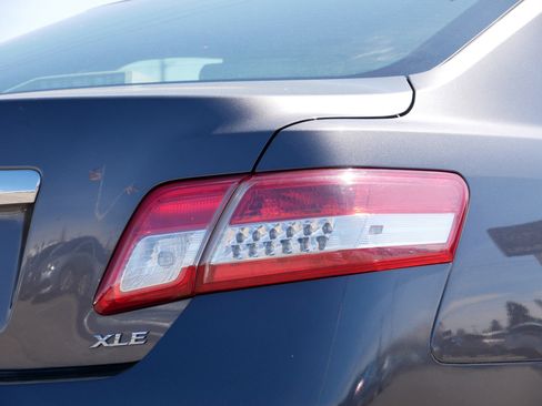 Used 2011 Toyota Camry XLE w/ SE/XLE Extra-Value Pkg image 17