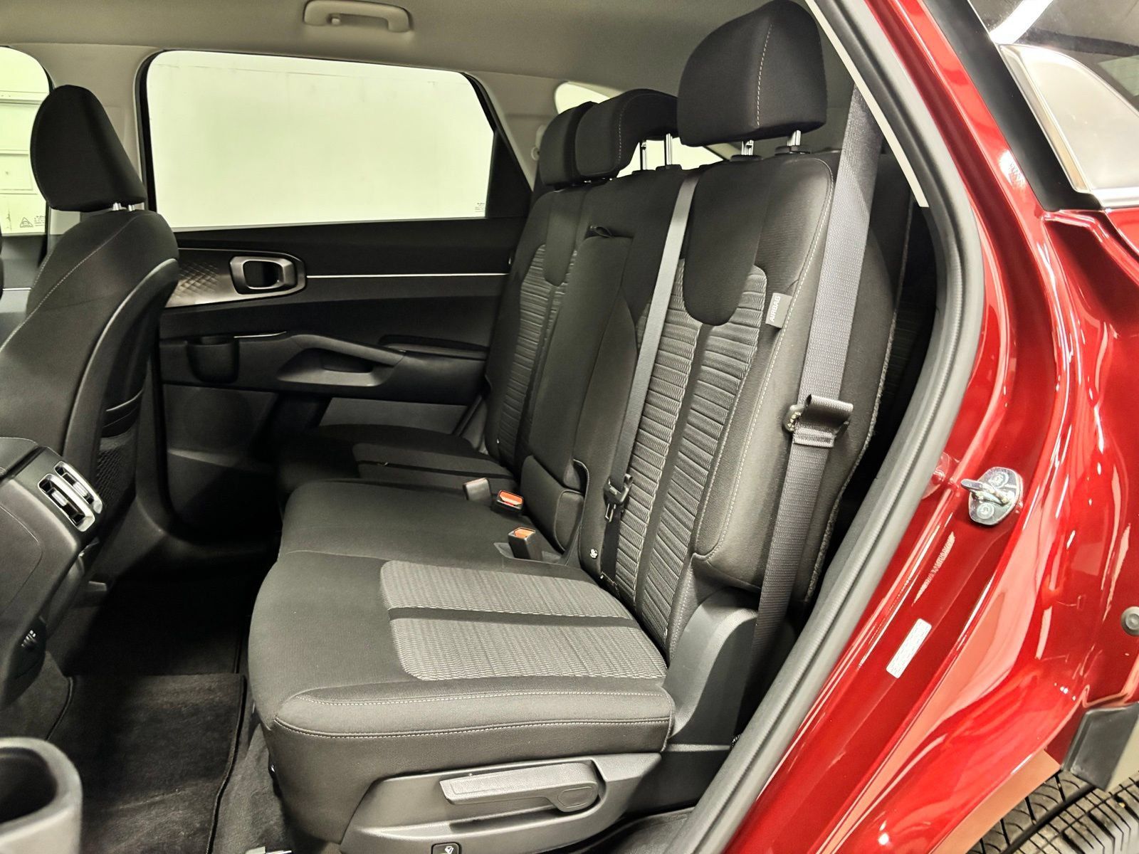 Used 2025 Kia Sorento LX FWD image 21